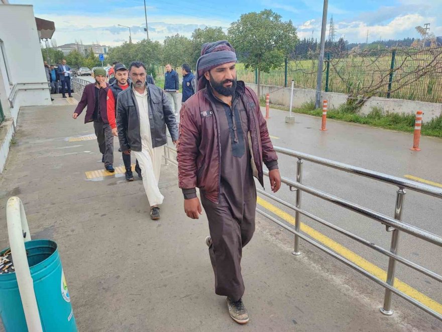 Düzensiz göçmenleri kaçak yollarla getiren şüpheli tutuklandı