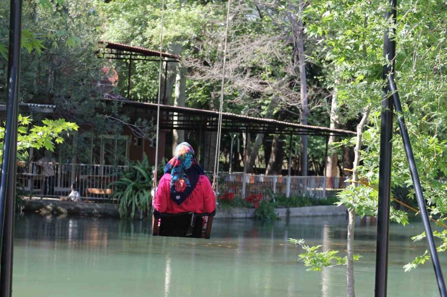 Adana, bayram tatilinde doğa tutkunlarının akınına uğradı