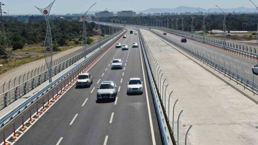 Türkiye’nin en uzun 4’üncü köprüsü Adana’da ulaşımı rahatlattı