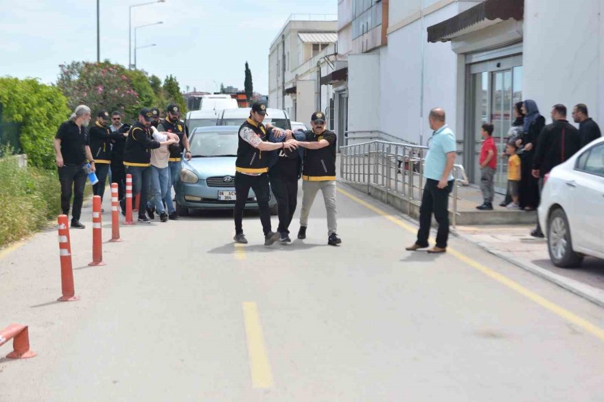 Husumetliler çatıştı, olayla alakası olmayan koca öldü, karısı yaralandı: 4 tutuklama