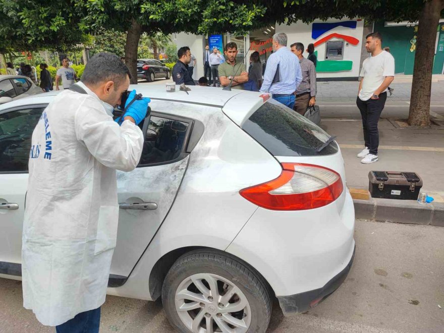 Otomobilin camı kırılıp 1 milyon 554 bin lira çalındı