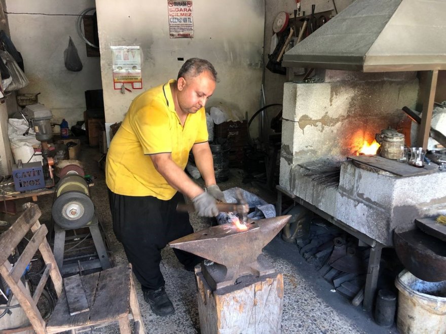 Adana’nın tescilli bıçakları Kurban Bayramına hazırlanıyor