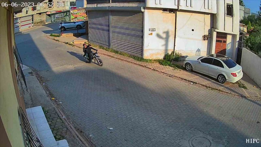 Adana polisi gaspçıları motosiklet kasklarının izini sürerek yakaladı