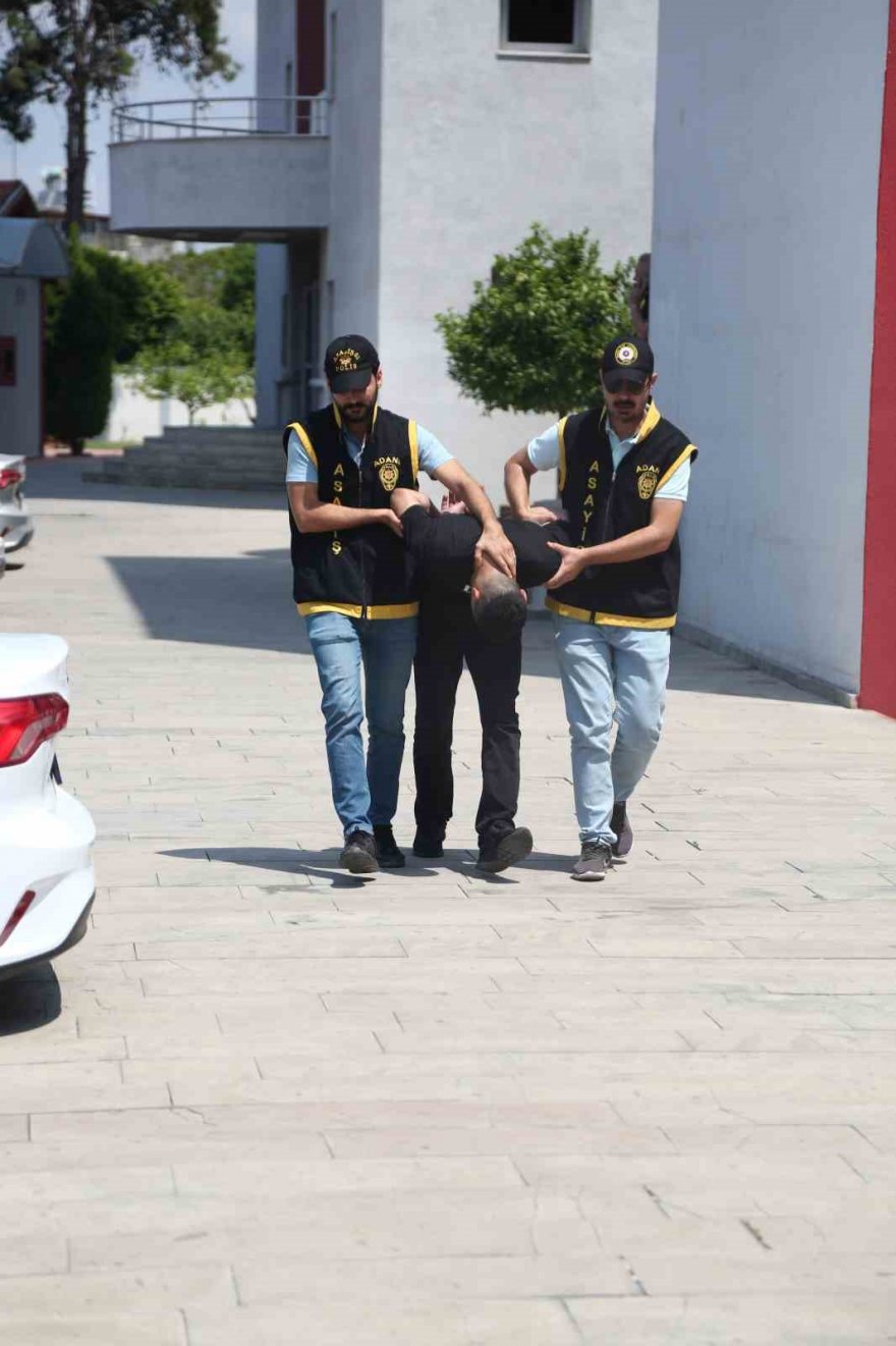 Adana polisi gaspçıları motosiklet kasklarının izini sürerek yakaladı