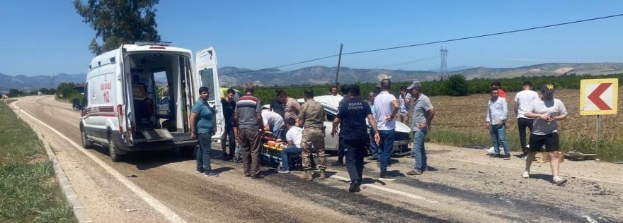 Adana'da bayram tatili kazası erken başladı: Traktör ve otomobil çarpıştı: 3 yaralı