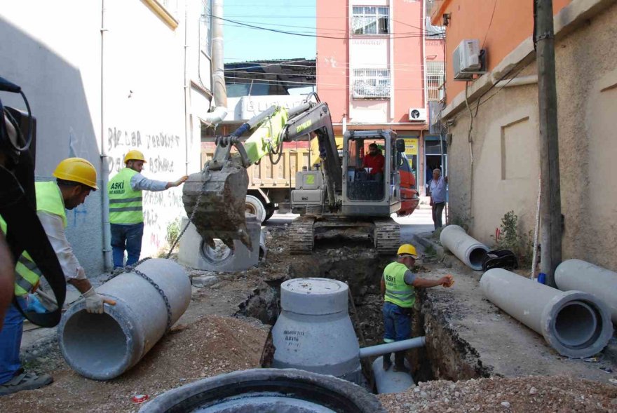 Ulubatlı Hasan Mahallesi’nin altyapısı yenileniyor