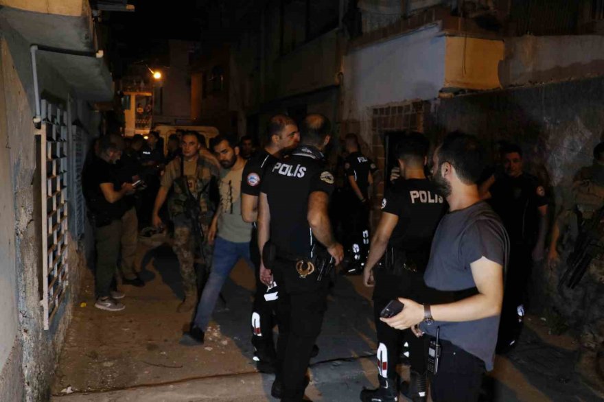 Adanada Alacak Verecek Kavgasında Silahlar Konuştu 1 ölü 1 Yaralı