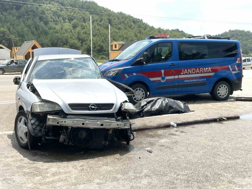 Adana'da bayram ziyareti dönüşü feci kaza: 1 ölü, 4 yaralı