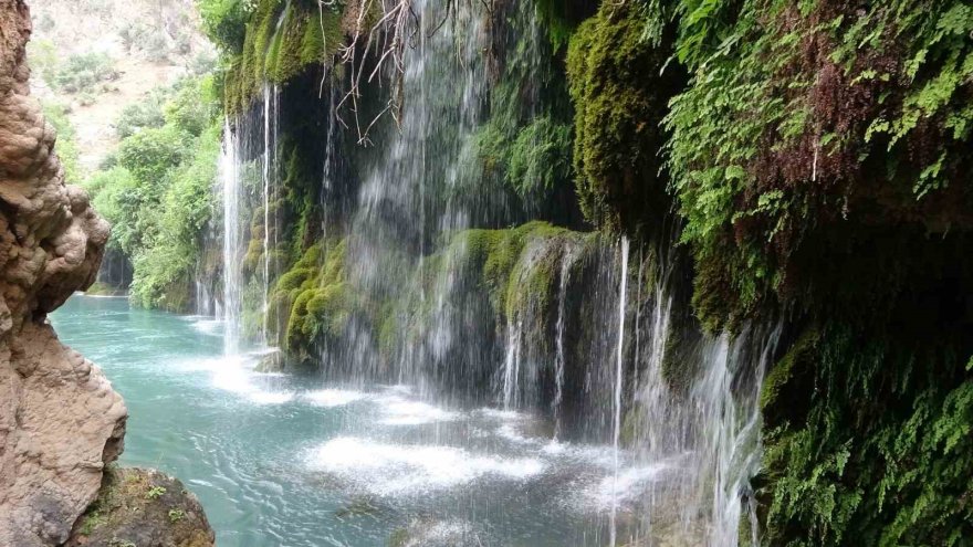 Türkiye’nin dört bir yanından Adana’ya serinlemek için geldiler