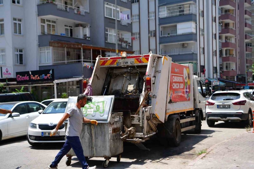 Çukurova’da konteynerler ilaçlı su ile yıkanıyor