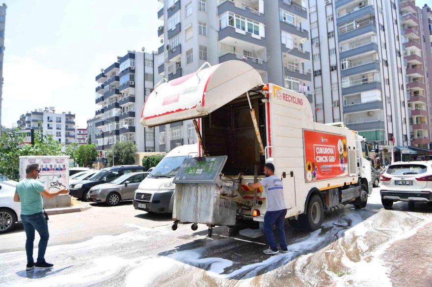 Çukurova’da konteynerler ilaçlı su ile yıkanıyor