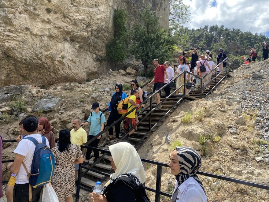 Çukurova’nın gizli cenneti Küp Şelalesi hayran bıraktı