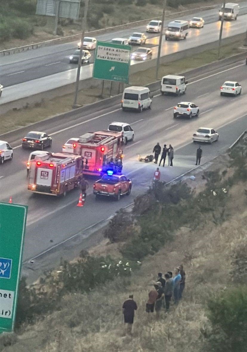 Adana’da otoyolda motosiklet alev topuna dönüştü