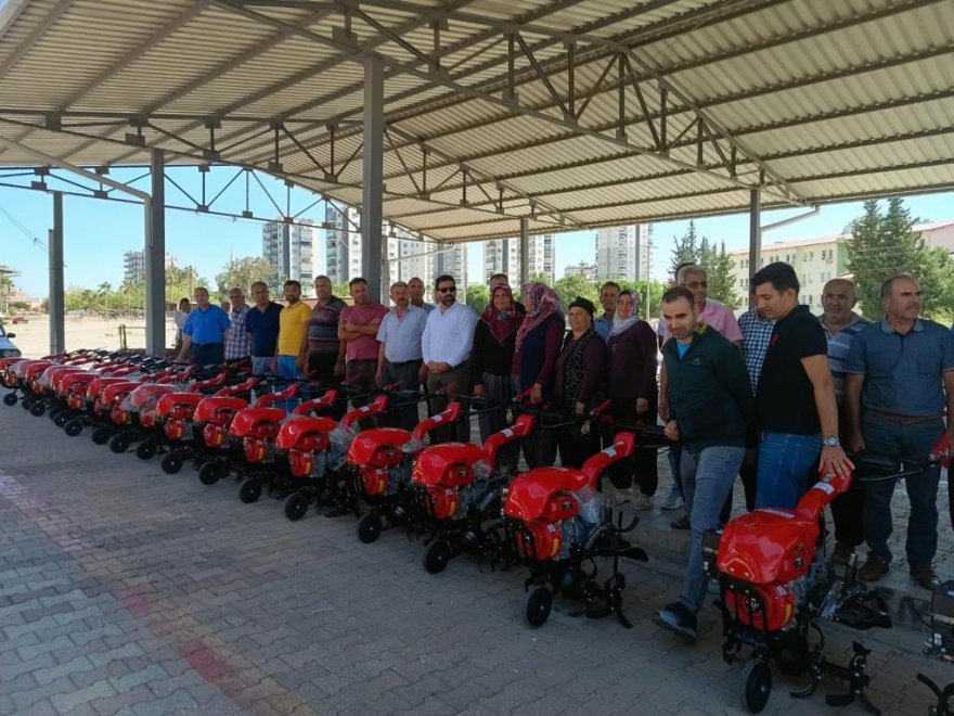 Kozan’da yüksek rakımlı bölgedeki üreticilere çapa motoru dağıtıldı