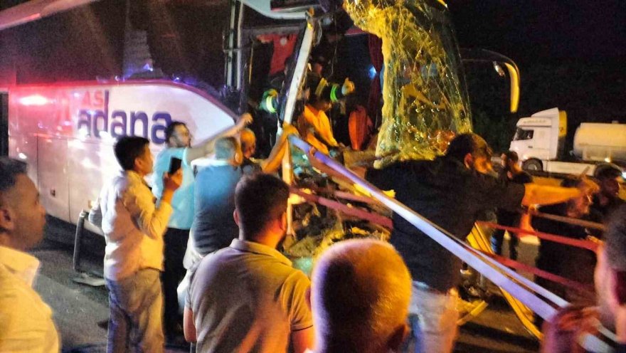 Adana’da biri otobüs 7 araç kazaya karıştı: 16 yaralı