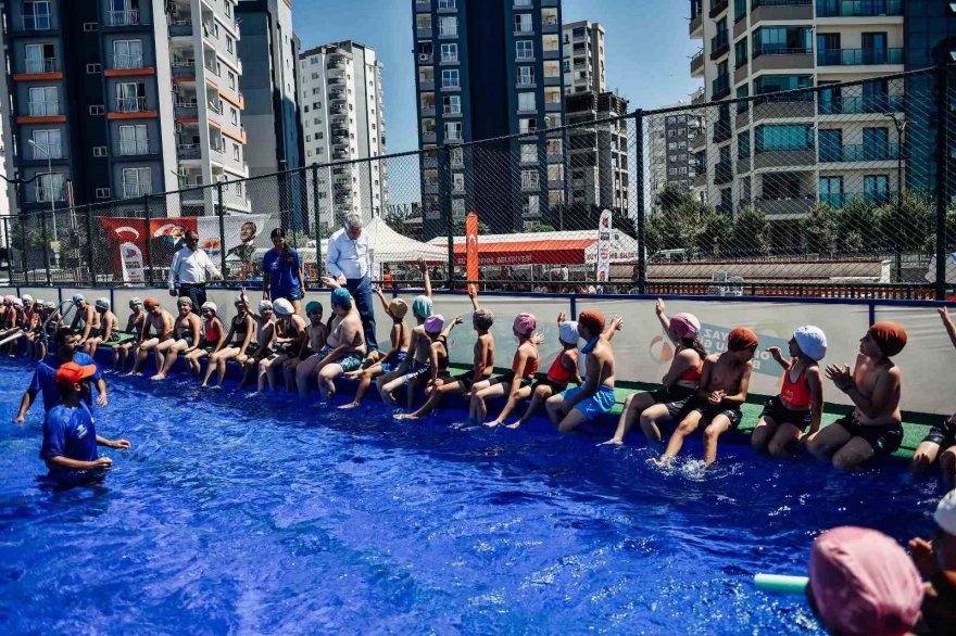 Sarıçam’da portatif havuz açıldı