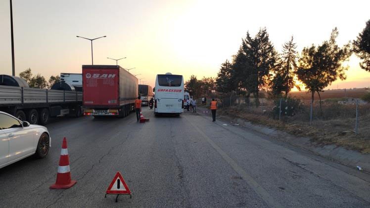 Adana TAG Otoyolu'nda karşıya geçmek istedi, hayatını kaybetti