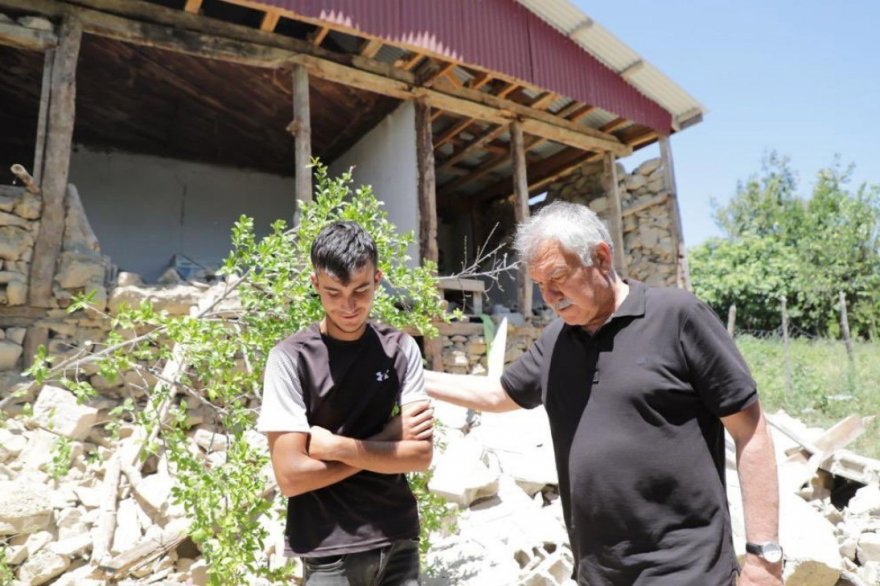 Belediye Başkanı Karalar, deprem bölgesine giderek vatandaşlarla ilgilendi