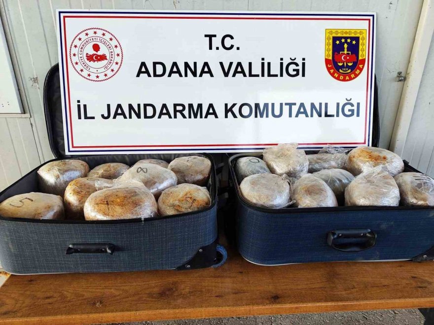 Adana’da bir araçta 20 kilo esrar ele geçirildi