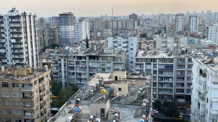 Adana’da apartman dairesi alevlere teslim oldu