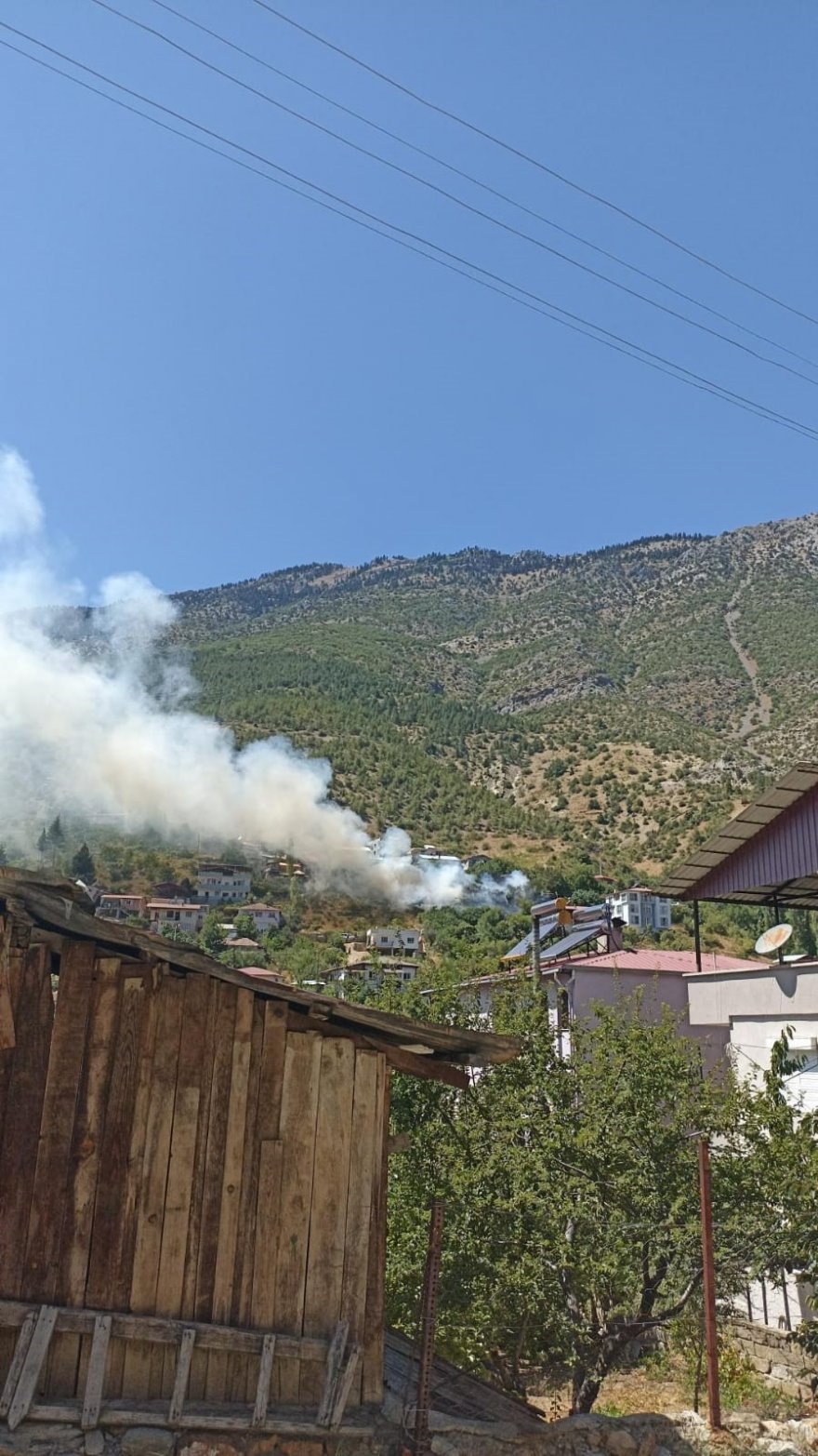 Saimbeyli de bir evin bahçesinde yangın çıktı