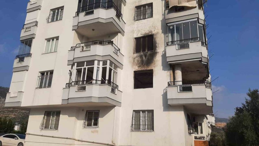 Adana'da apartman sakinleri sopayla nöbet tutmaya başladı