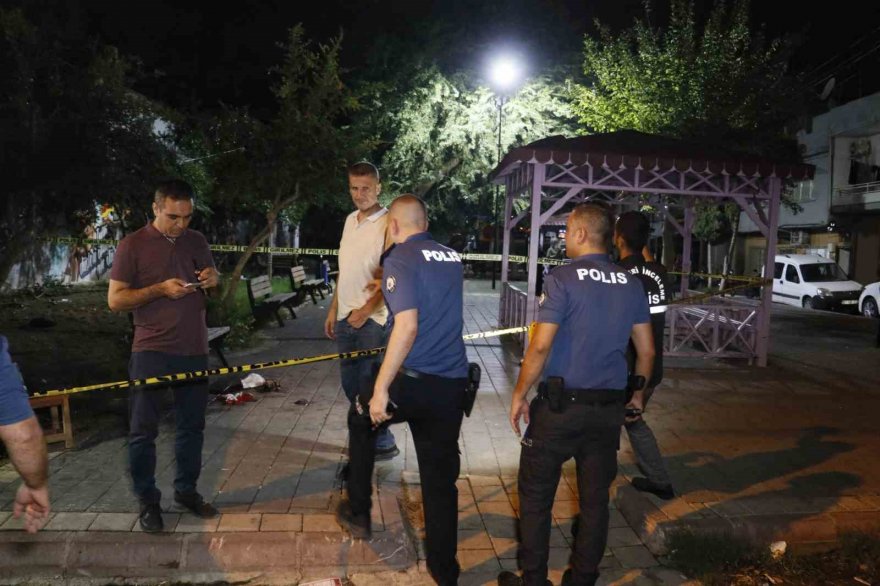 Adana’da parkta silahlı saldırı: 2’si ağır 4 yaralı