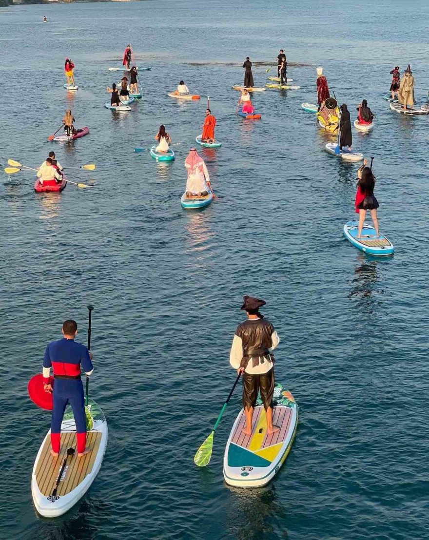 Adana’da kostümlü kano festivali