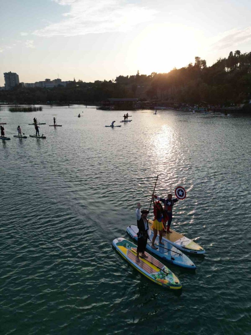 Adana’da kostümlü kano festivali