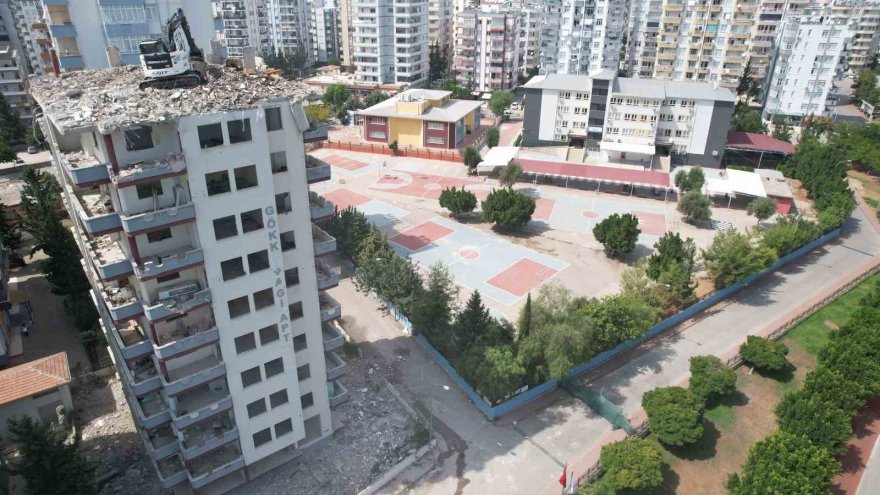 Velilerin korkulu rüyası apartmanın yıkımına başlanıldı