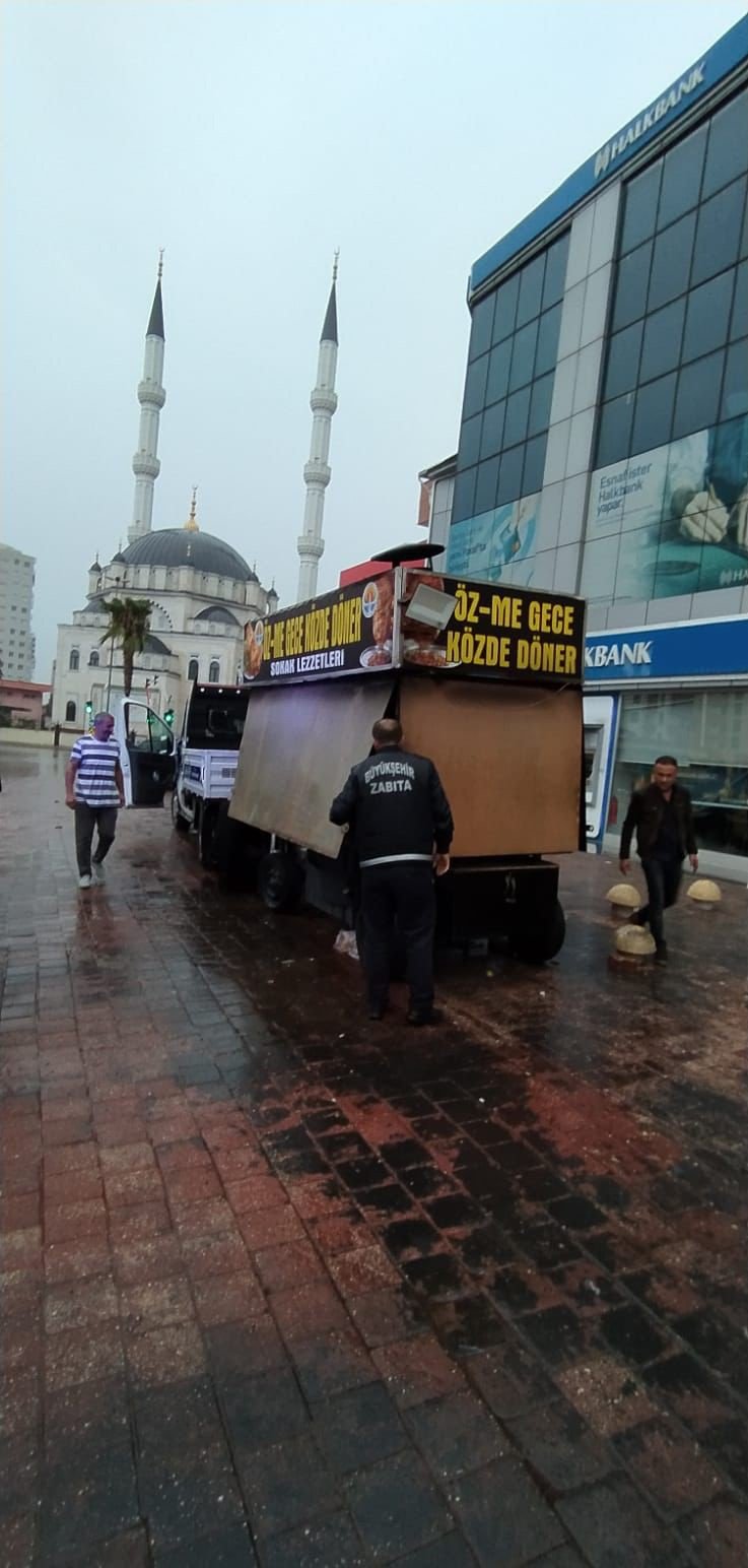 Adana’da “gece dönercileri”ne zabıta şoku