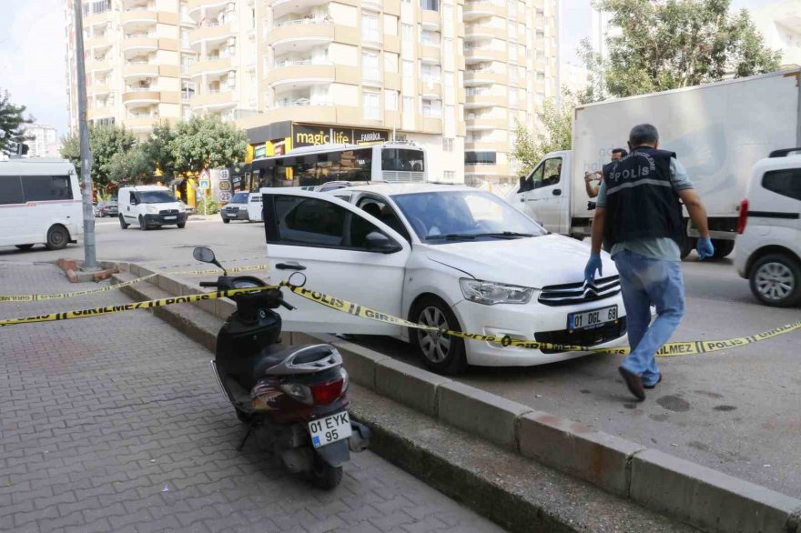 Adana'da yine motosikletle silahlı saldırı: Otomobilinde vuruldu