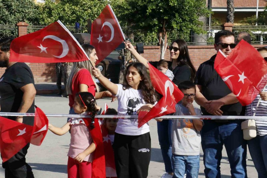 Adana’da Türkiye Cumhuriyeti’nin 100. yıl coşkusu