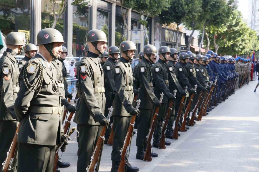 Adana’da Türkiye Cumhuriyeti’nin 100. yıl coşkusu