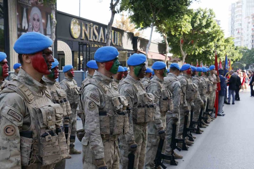 Adana’da Türkiye Cumhuriyeti’nin 100. yıl coşkusu