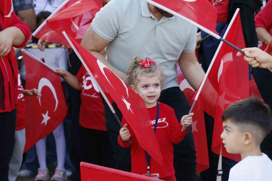 Adana’da Türkiye Cumhuriyeti’nin 100. yıl coşkusu