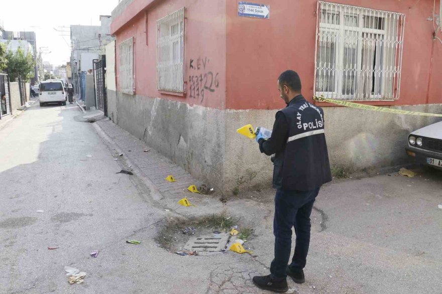 Adana'da mahalle çatışmasında silah sesini duyup terasa çıkan kız çocuğu vuruldu