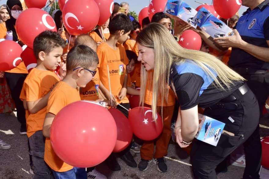 Lösemili çocuklara polisten moral