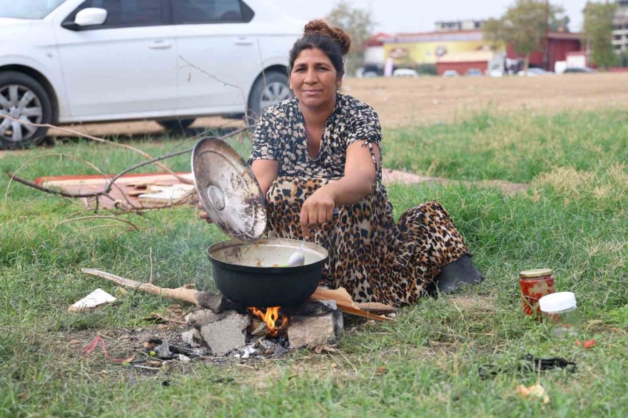 Ev kirasını ödeyemeyen çift 8 çocukları ile sokakta kaldı