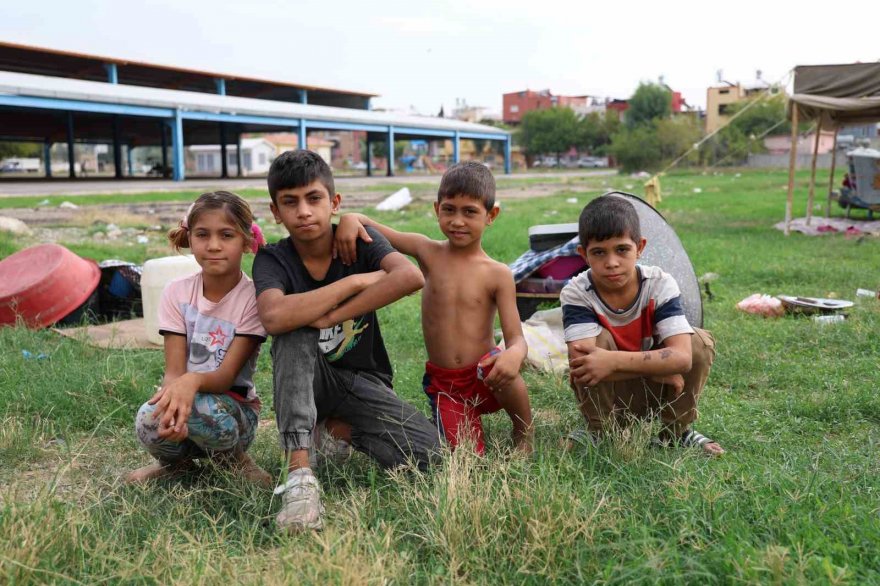 Ev kirasını ödeyemeyen çift 8 çocukları ile sokakta kaldı