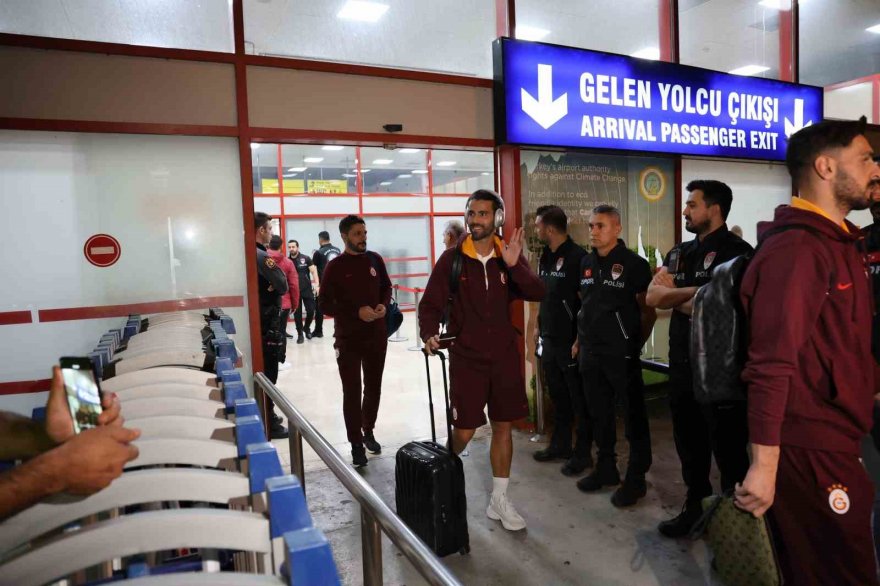 Galatasaray, Adana’ya geldi