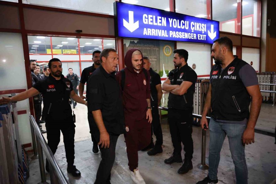 Galatasaray, Adana’ya geldi