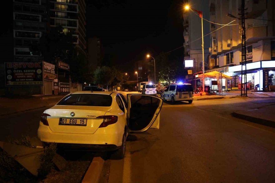 Hükümlü, polisi ezip kaçmak istedi, polisler aracın lastiklerine ateş edip yakaladı