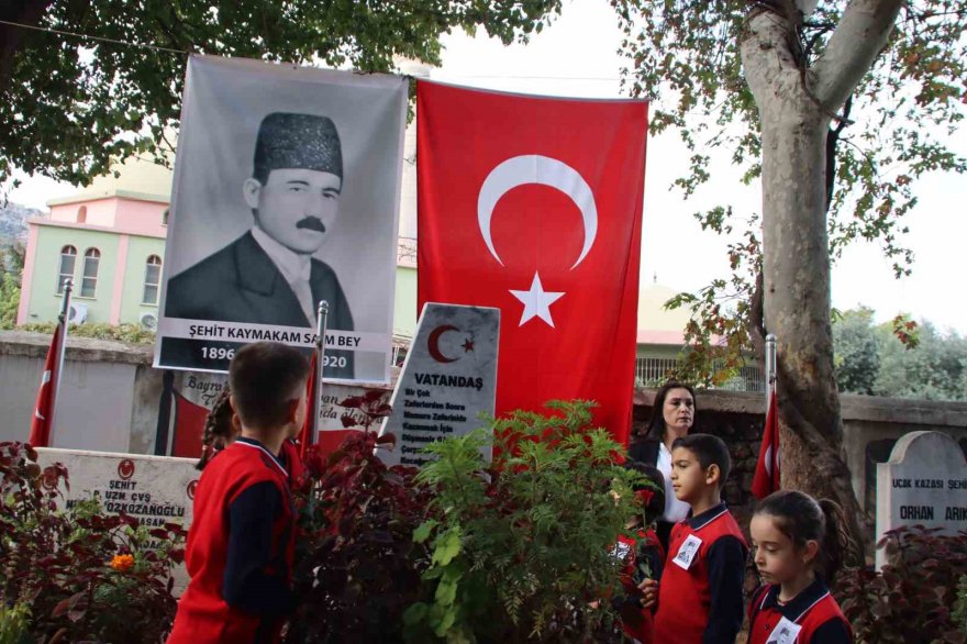 Şehit Kaymakam Saim Bey kabri başında anıldı