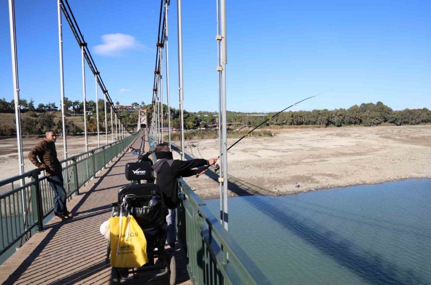 Seyhan Nehri’nde sular kesildi, balıkçılara gün doğdu