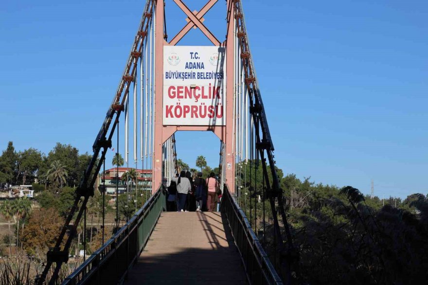 Adana'da Gençlik Köprüsü'nde arkadaşlarını öldüren kişi tutuklandı