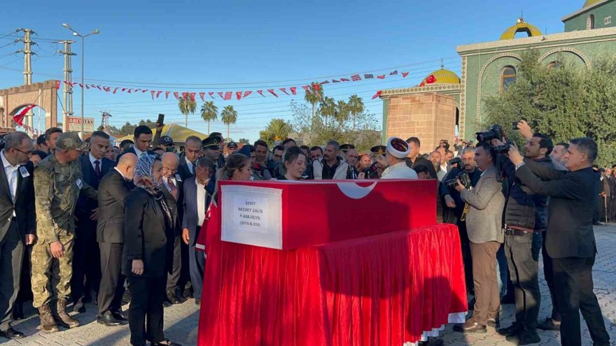 Adana'da hamile eşten şehide gözü yaşlı son bakış