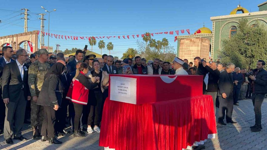 Adana'da hamile eşten şehide gözü yaşlı son bakış