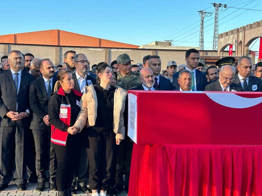 Adana'da hamile eşten şehide gözü yaşlı son bakış