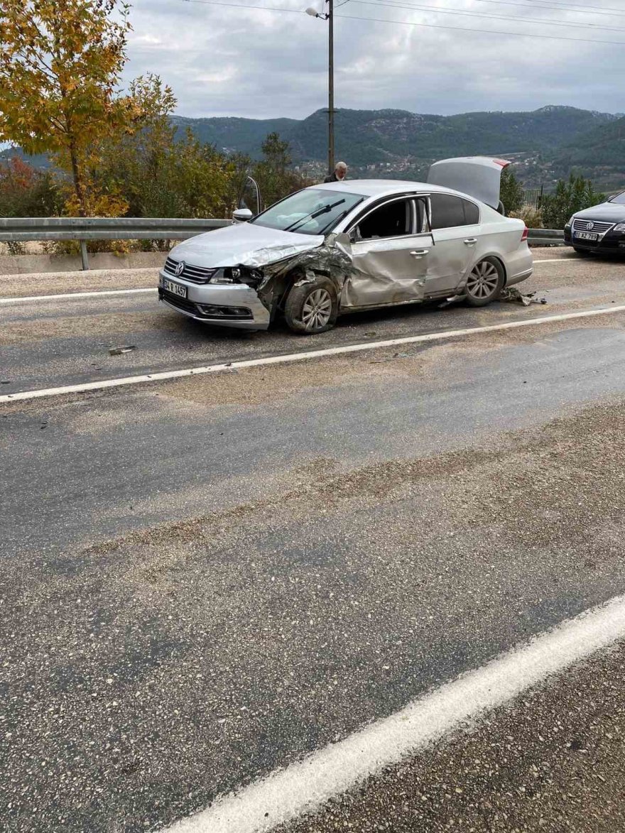 Otomobil hurdaya döndü: 1’i ağır 5 yaralı